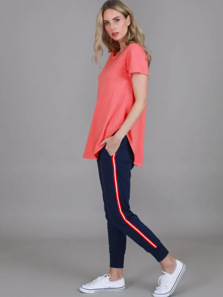 3rd Story Elwood Curved Hem T Shirt< Short Sleeves