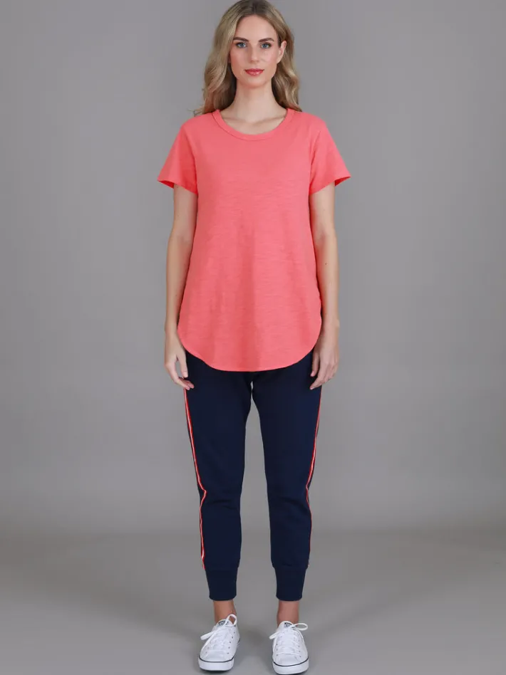 3rd Story Elwood Curved Hem T Shirt< Short Sleeves