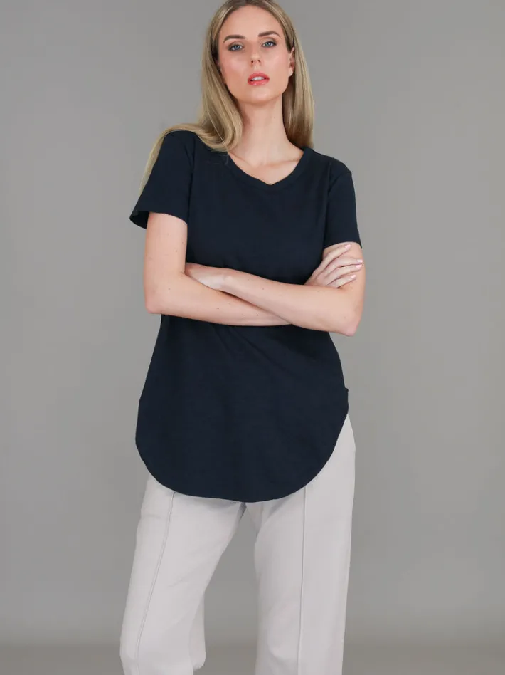3rd Story Elwood Curved Hem T Shirt< Short Sleeves