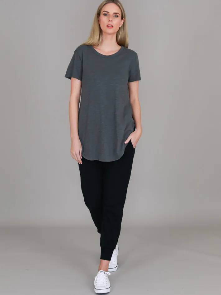 3rd Story Elwood Curved Hem T Shirt< Short Sleeves