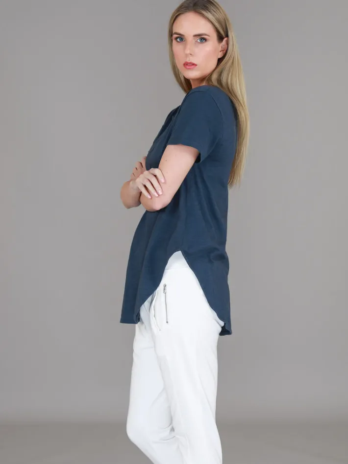 3rd Story Elwood Curved Hem T Shirt< Short Sleeves