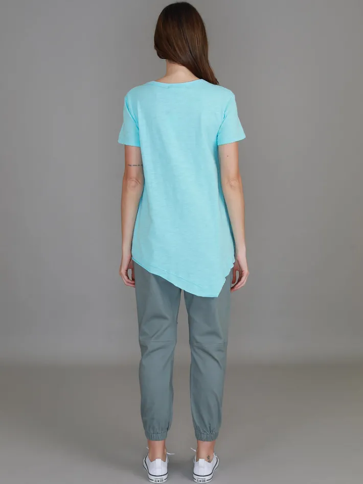3rd Story Helena Asymmetrical Hem T Shirt< Short Sleeves
