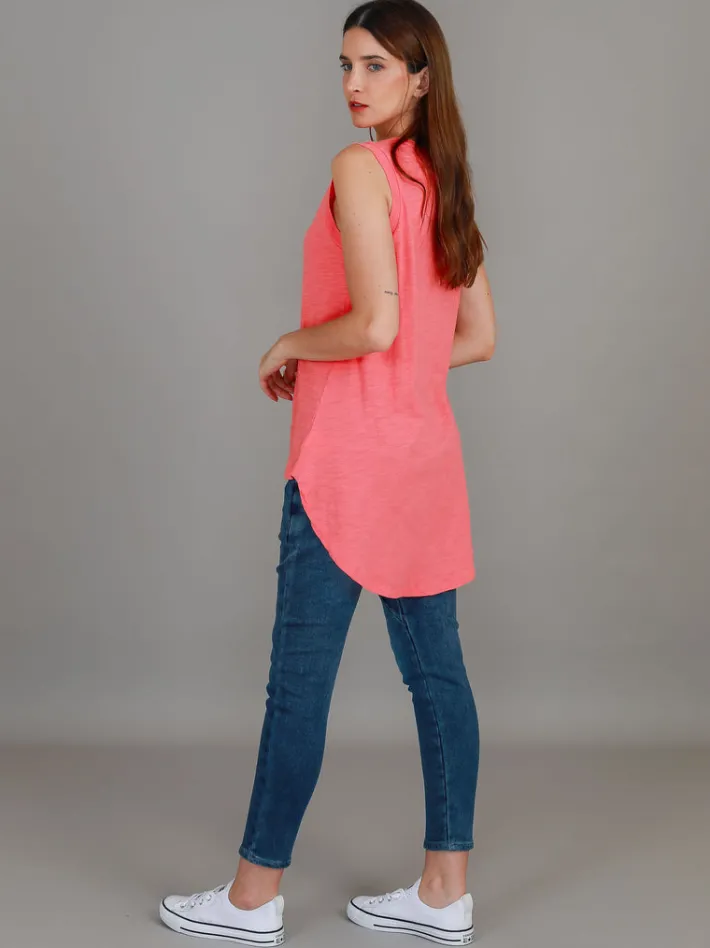 3rd Story Madison Hi Lo Hem Tank Top< Tanks