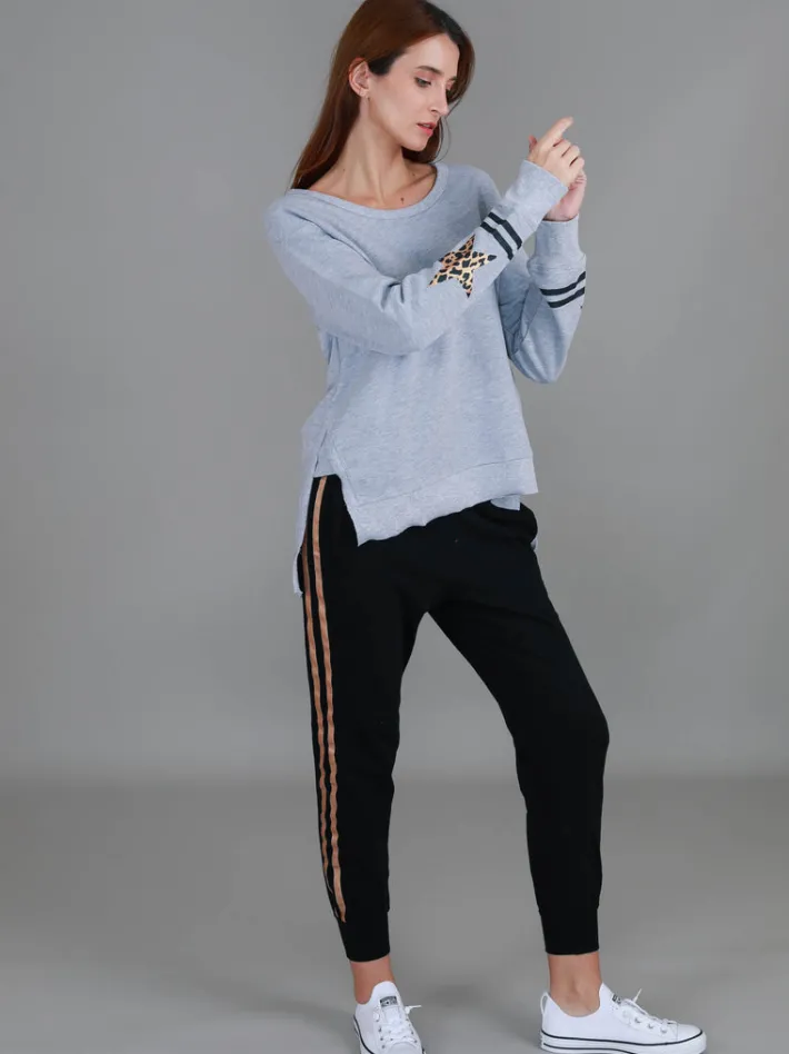 3rd Story Oxford Leopard Star Print on Sleeve Crewneck Sweatshirt< Sweatshirts|Sweatshirts