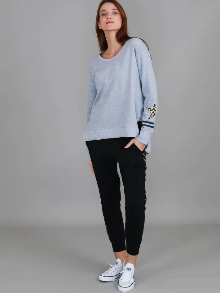 3rd Story Oxford Leopard Star Print on Sleeve Crewneck Sweatshirt< Sweatshirts|Sweatshirts