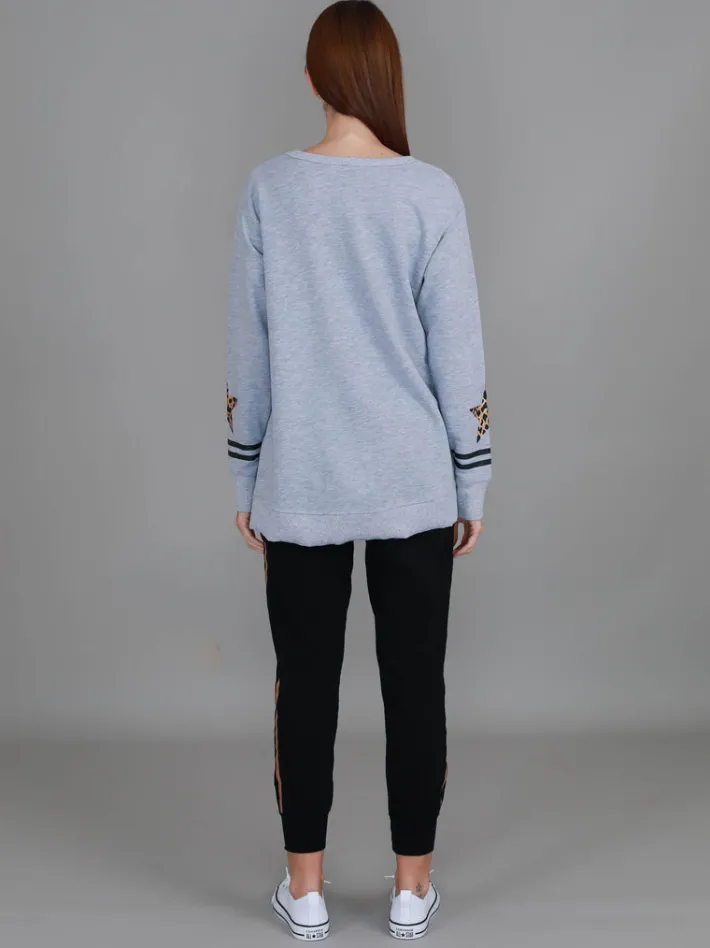 3rd Story Oxford Leopard Star Print on Sleeve Crewneck Sweatshirt< Sweatshirts|Sweatshirts