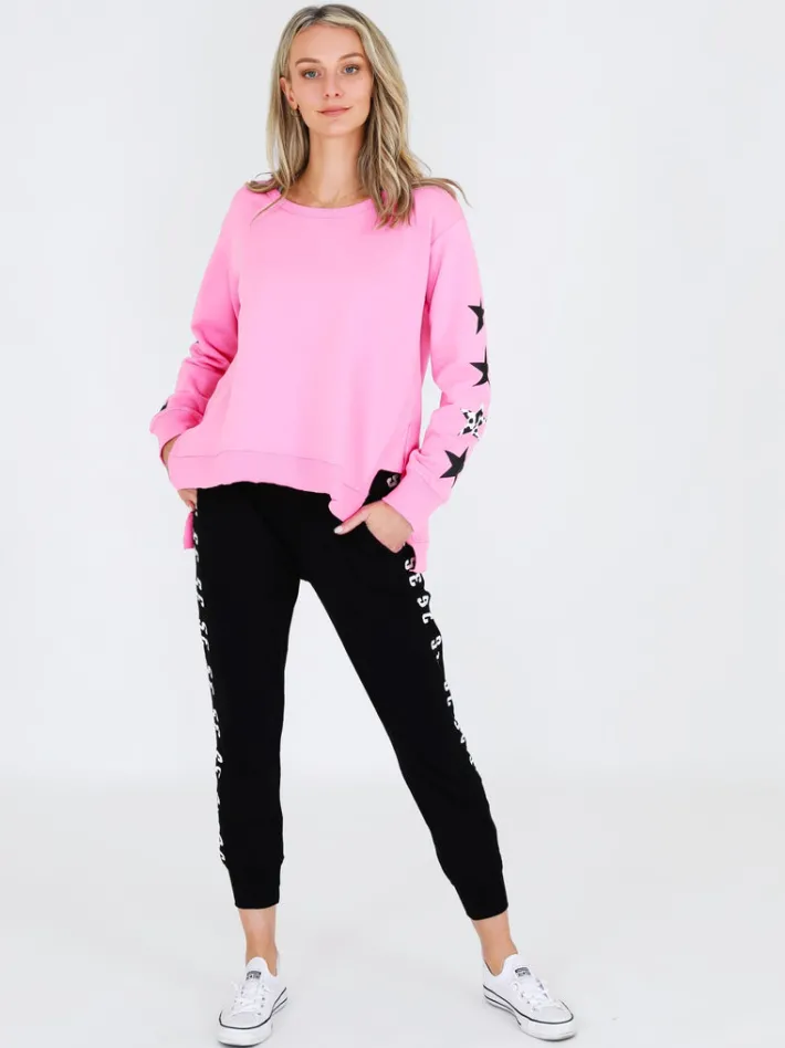 3rd Story Rhodes Leopard Star Print on Sleeve Sweatshirt< Sweatshirts|Sweatshirts