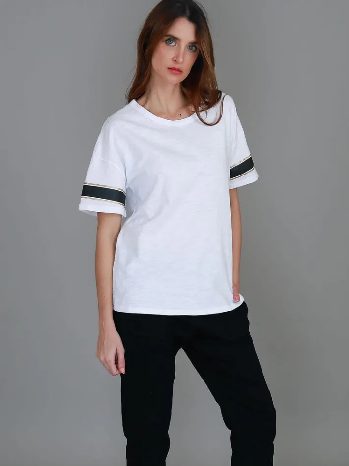 3rd Story Roselyn Band Short Sleeve T Shirt< Short Sleeves